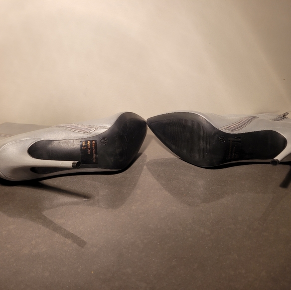 New Silver Wild Diva Reflective stiletto Ankle Booties size 8 - Picture 5 of 6